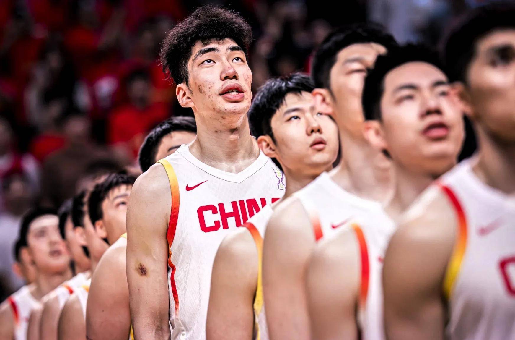 山东男篮训练开放日;国际比赛日防线松动引欢呼;欧超杯在即;纪律约束更严格 山东男篮训练开放日;国际比赛日防线松动引欢呼;欧超杯在即;纪律约束更严格