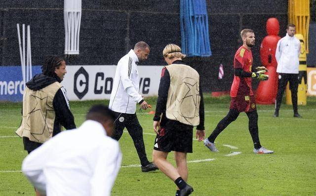 赛前阿贾克斯备战意甲,回应争议细节曝光,态度坚定,训练强度明显提升的简单介绍 赛前阿贾克斯备战意甲,回应争议细节曝光,态度坚定,训练强度明显提升的简单介绍